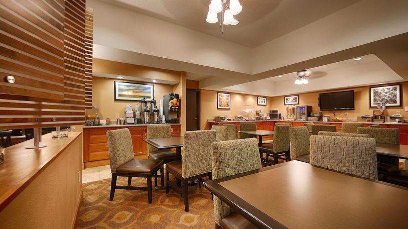 Imagen del bar/restaurante del Hotel Best Western Plus Mishawaka Inn. Foto 2