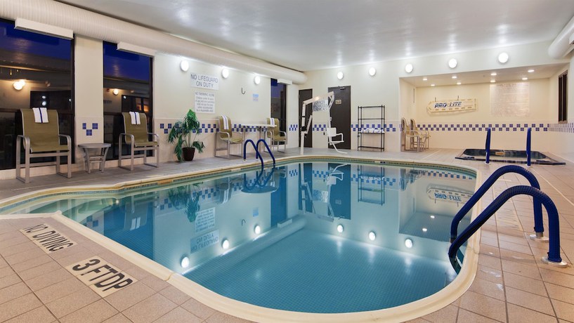 Imagen de la piscina del Hotel Best Western Plus Mishawaka Inn. Foto 18