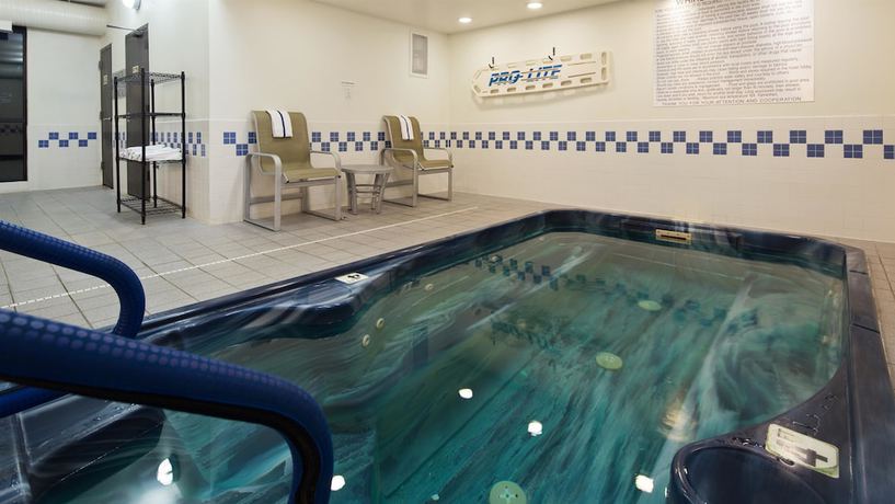 Imagen de la piscina del Hotel Best Western Plus Mishawaka Inn. Foto 20
