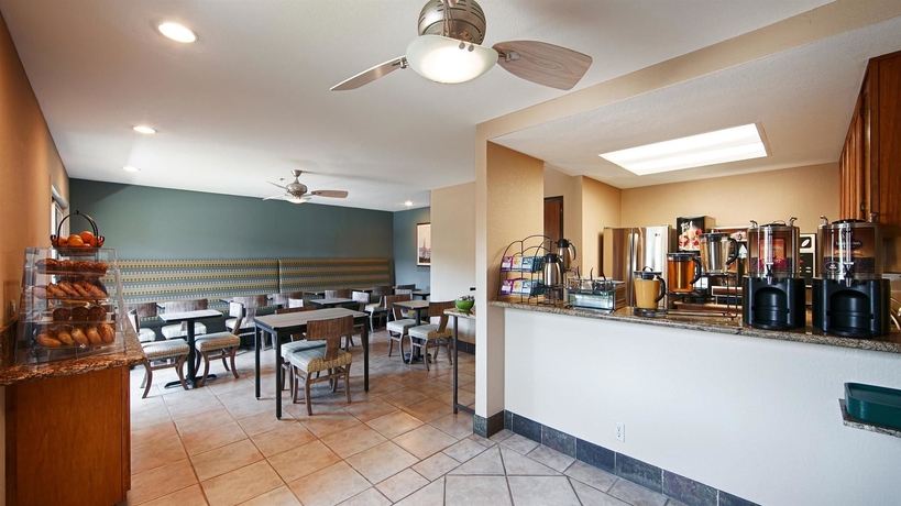 Imagen del bar/restaurante del Hotel Best Western Plus Monterey Inn. Foto 4