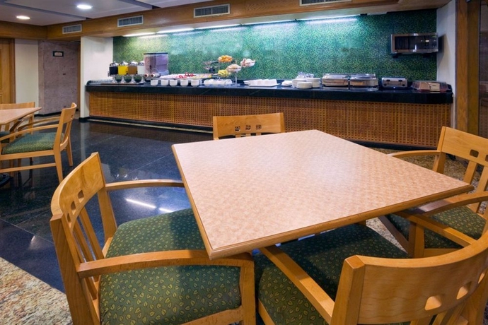 Imagen del bar/restaurante del Hotel Best Western Plus Monterrey Colon. Foto 2