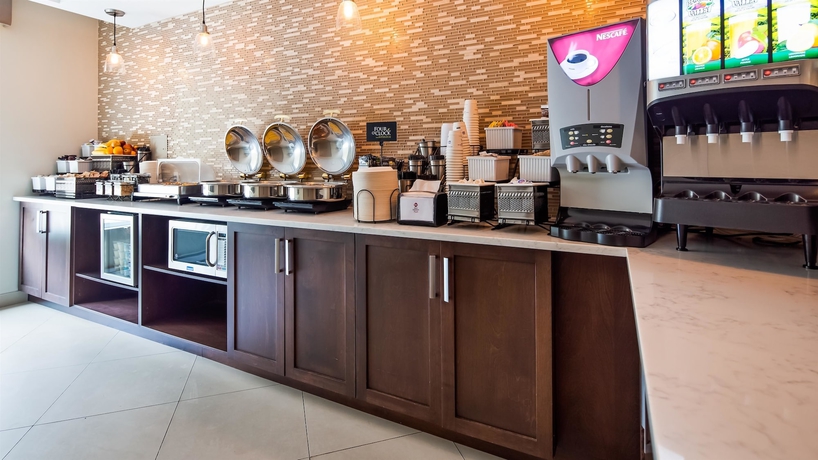 Imagen del bar/restaurante del Hotel Best Western Plus Montreal. Foto 4