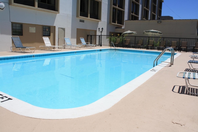 Imagen de la piscina del Hotel Best Western Plus Music Row. Foto 16