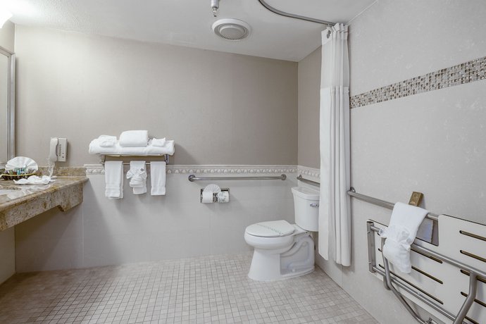 Imagen de la habitación del Hotel Best Western Plus Newport Mesa Inn. Foto 4