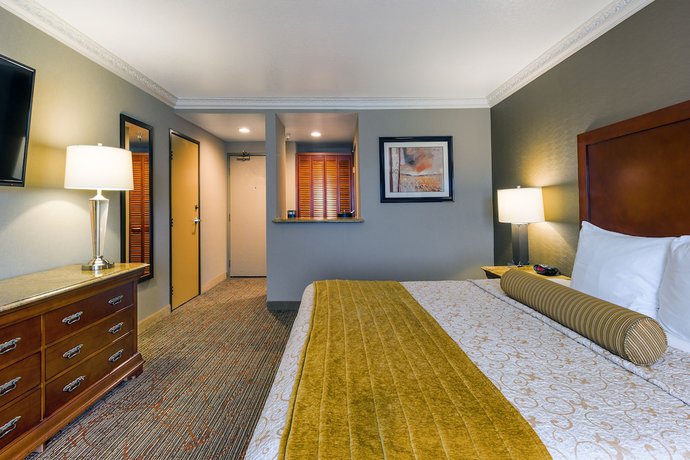 Imagen de la habitación del Hotel Best Western Plus Newport Mesa Inn. Foto 5
