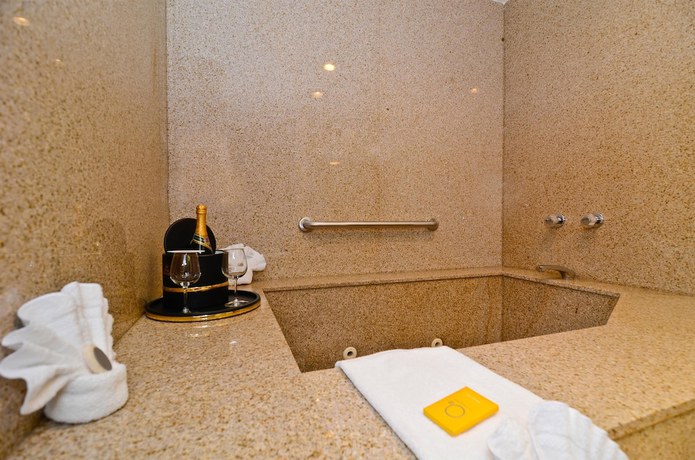Imagen de la habitación del Hotel Best Western Plus Newport Mesa Inn. Foto 8
