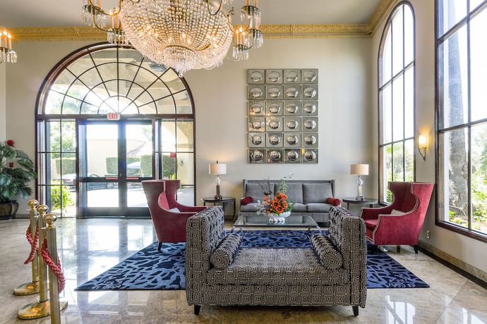 Imagen de los interiores del Hotel Best Western Plus Newport Mesa Inn. Foto 20
