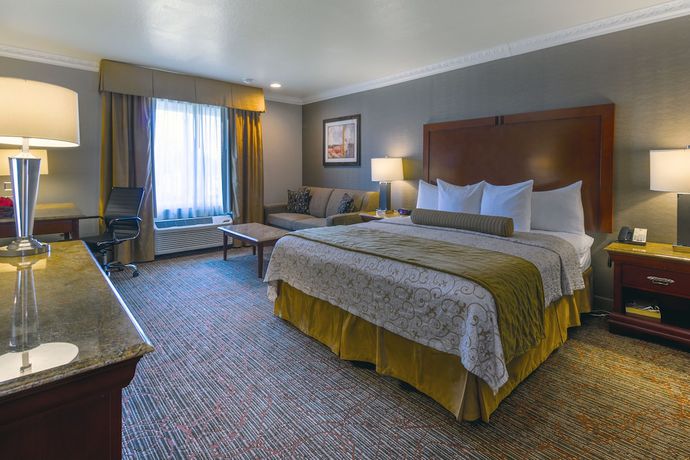Imagen de la habitación del Hotel Best Western Plus Newport Mesa Inn. Foto 17