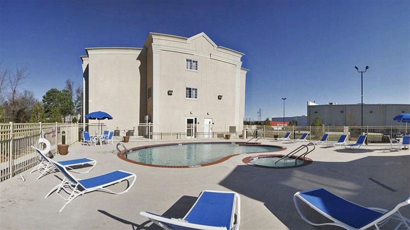 Imagen de la piscina del Hotel Best Western Plus Newport News Inn and Suites. Foto 12