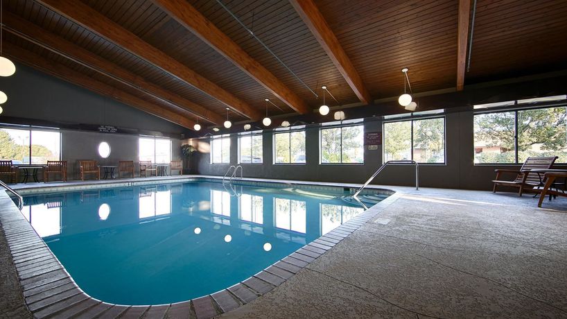 Imagen de la piscina del Hotel Best Western Plus North Canton Inn And Suites. Foto 15
