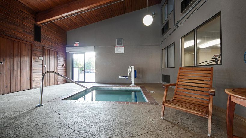 Imagen de la piscina del Hotel Best Western Plus North Canton Inn And Suites. Foto 16