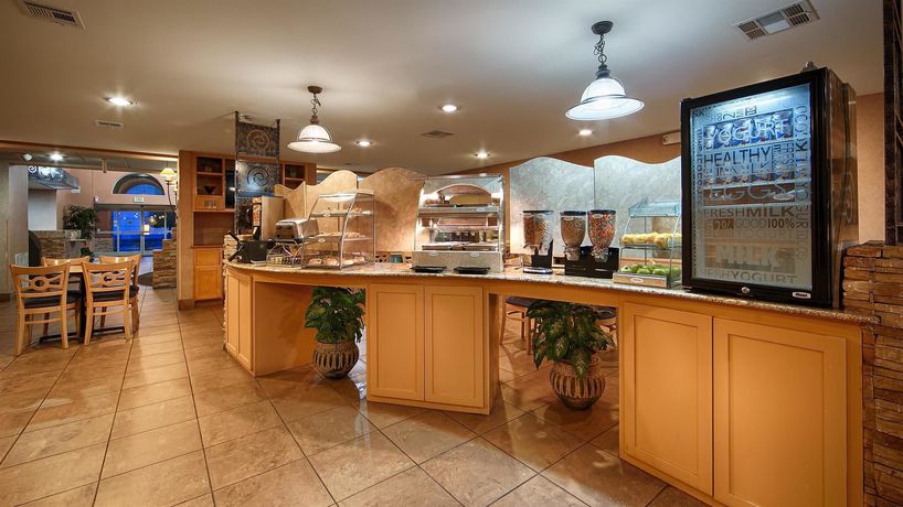 Imagen del bar/restaurante del Hotel Best Western Plus North Las Vegas Inn and Suites. Foto 2