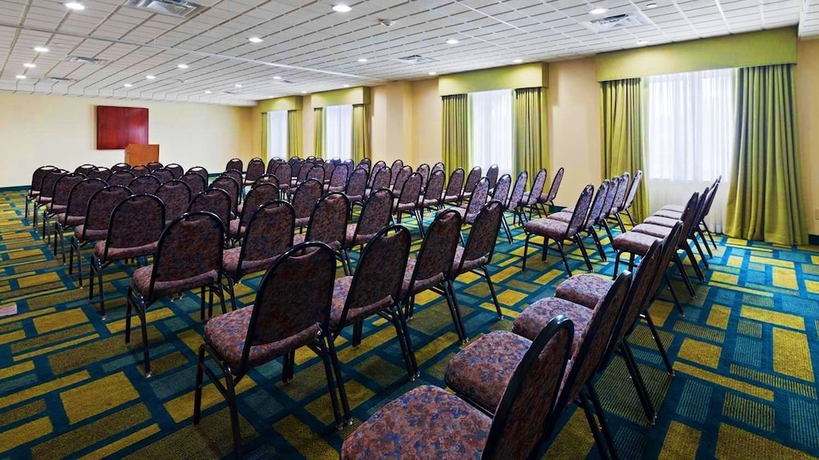 Imagen de los interiores del Hotel Best Western Plus North Savannah. Foto 16