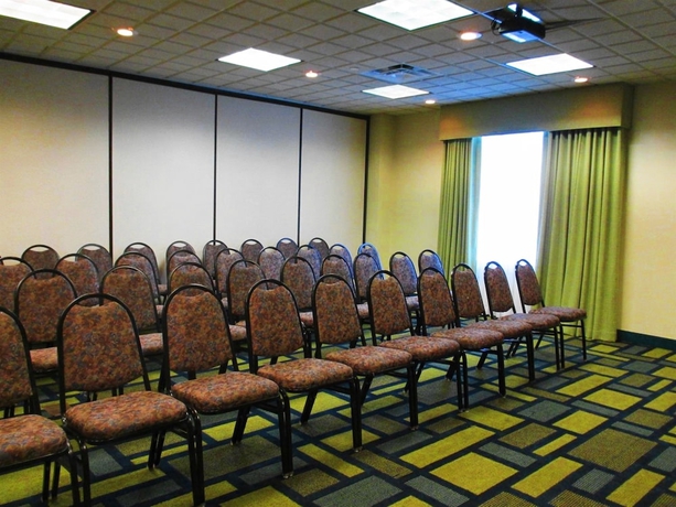 Imagen de los interiores del Hotel Best Western Plus North Savannah. Foto 17