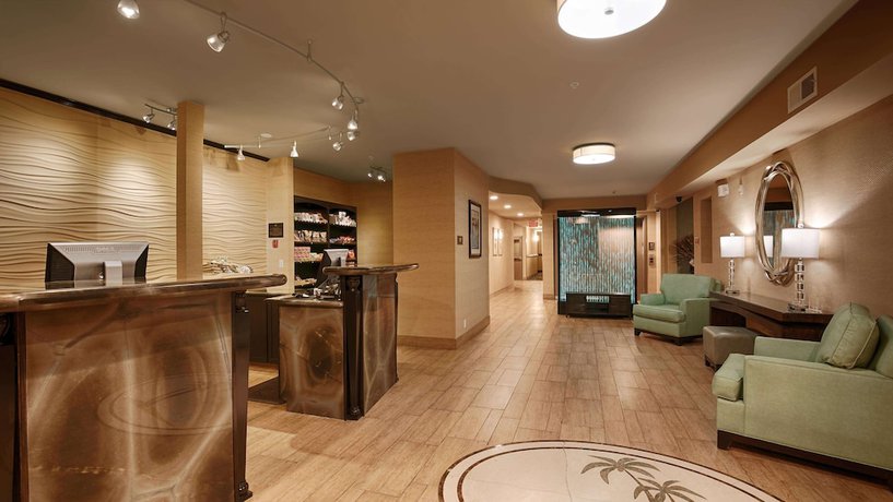 Imagen de los interiores del Hotel Best Western Plus Oceanside Palms. Foto 16