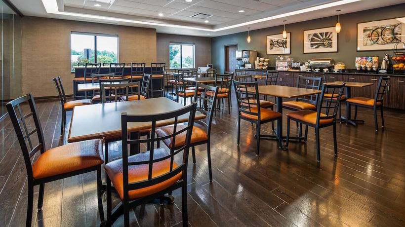 Imagen del bar/restaurante del Hotel Best Western Plus Olathe. Foto 3