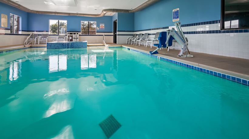Imagen de la piscina del Hotel Best Western Plus Olathe. Foto 19