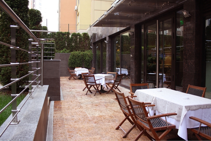 Imagen del bar/restaurante del Hotel Best Western Plus Olives City. Foto 4
