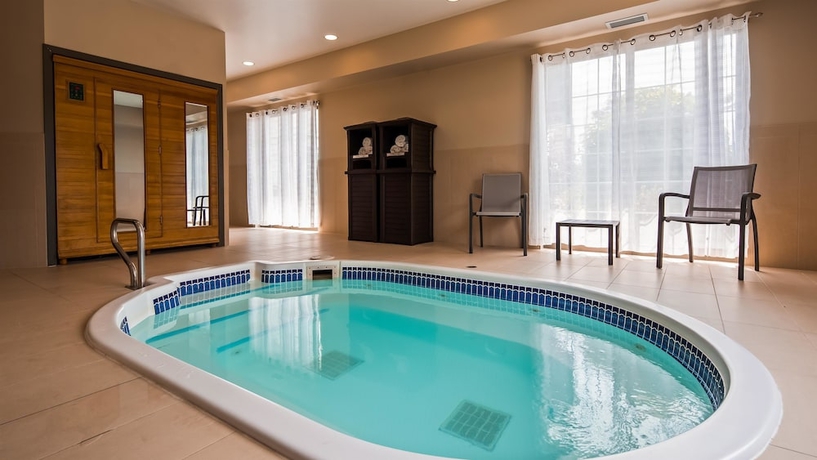 Imagen de la piscina del Hotel Best Western Plus Orillia. Foto 19