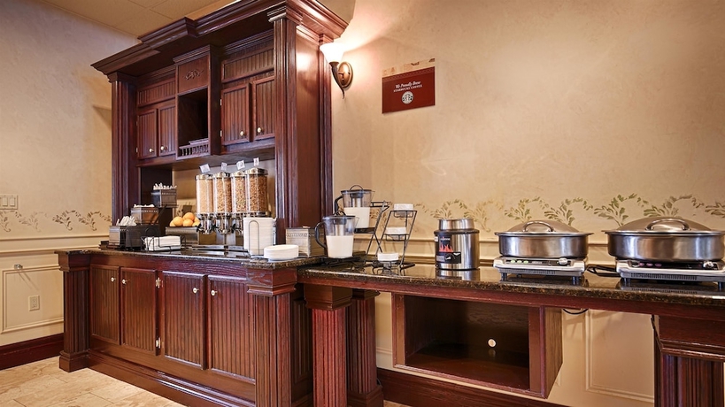 Imagen del bar/restaurante del Hotel Best Western Plus Orillia. Foto 2