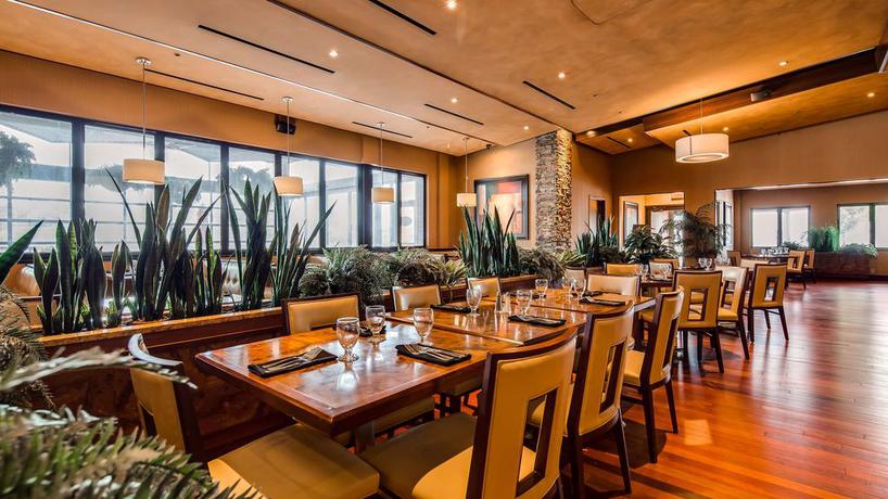 Imagen del bar/restaurante del Hotel Best Western Plus Oswego And Conference Center. Foto 3