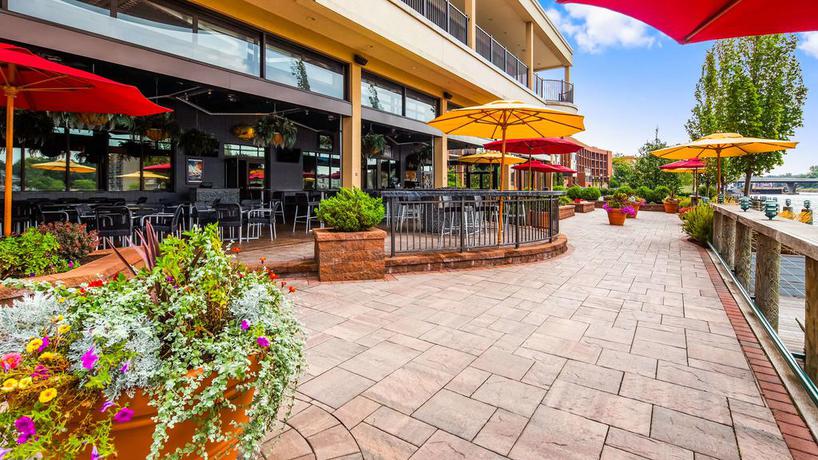 Imagen de los exteriores del Hotel Best Western Plus Oswego And Conference Center. Foto 8