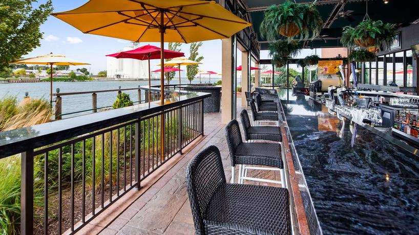 Imagen de los exteriores del Hotel Best Western Plus Oswego And Conference Center. Foto 9