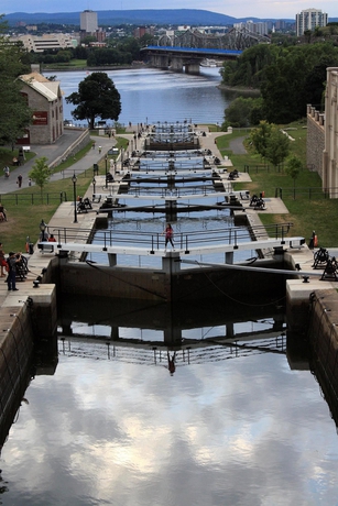 Imagen de los exteriores del Hotel Best Western Plus Ottawa Downtown Suites. Foto 10