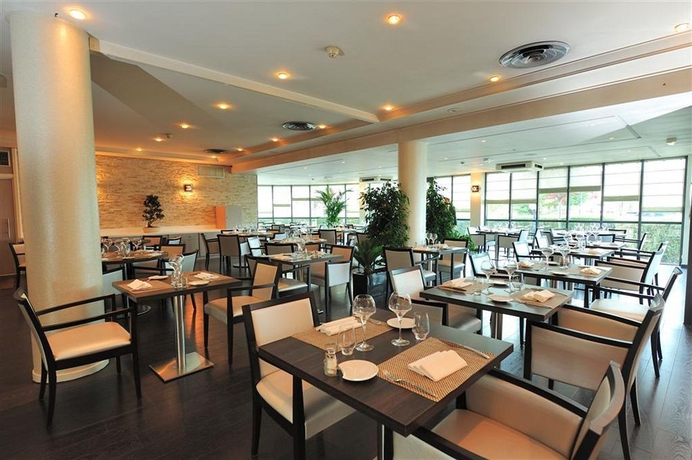 Imagen del bar/restaurante del Hotel Best Western Plus Palais Des Congres. Foto 2