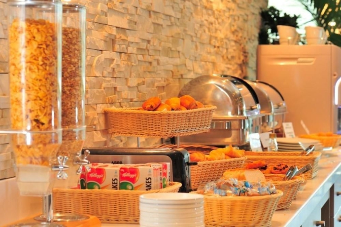 Imagen del bar/restaurante del Hotel Best Western Plus Palais Des Congres. Foto 3