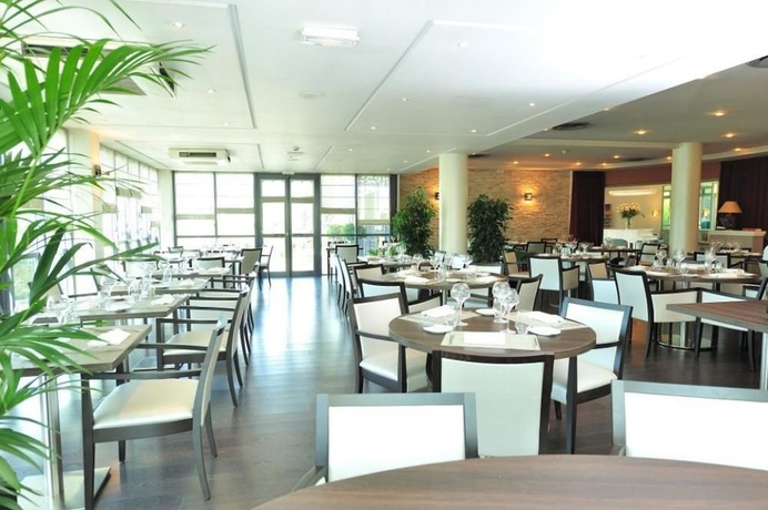 Imagen del bar/restaurante del Hotel Best Western Plus Palais Des Congres. Foto 4