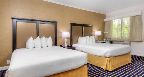 Imagen de la habitación del Hotel Best Western Plus Palm Court Hotel. Foto 9