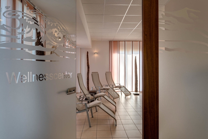 Imagen de la piscina del Hotel Best Western Plus Papenburg. Foto 16