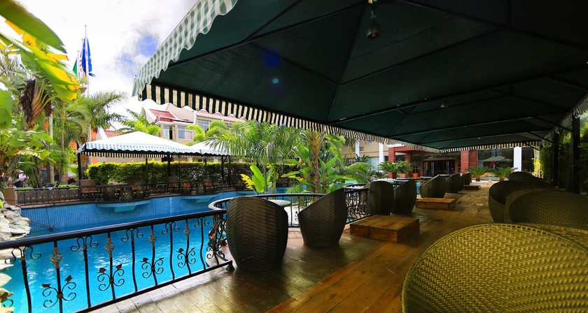 Imagen de la piscina del Hotel Best Western Plus Paramount. Foto 11