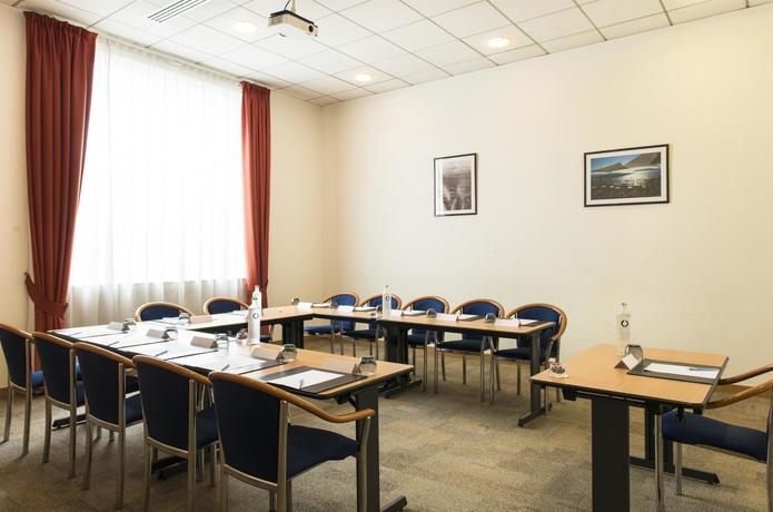 Imagen de los interiores del Hotel Best Western Plus Paris Saclay. Foto 14