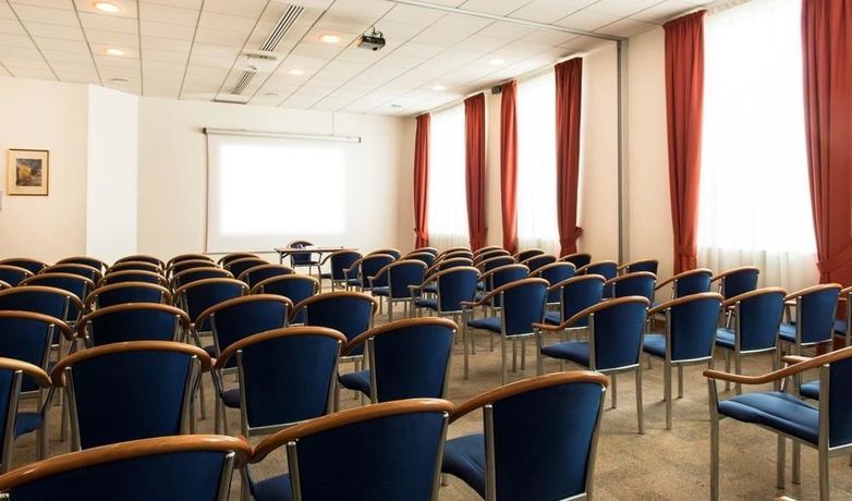 Imagen de los interiores del Hotel Best Western Plus Paris Saclay. Foto 15