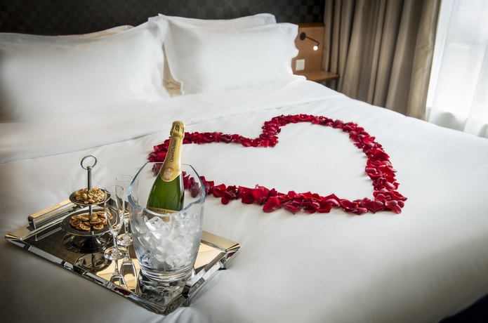 Imagen de la habitación del Hotel Best Western Plus Paris Saclay. Foto 9