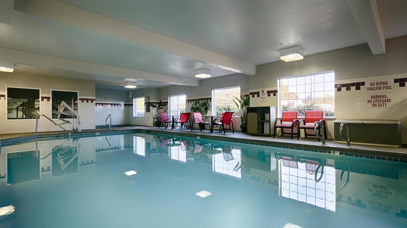 Imagen de la piscina del Hotel Best Western Plus Park Place Inn and Suites. Foto 16