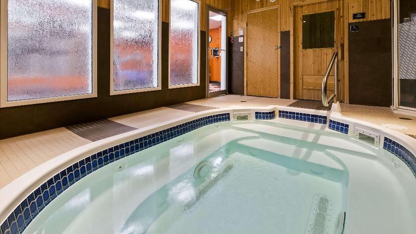Imagen de la piscina del Hotel Best Western Plus Peace River & Suites. Foto 18