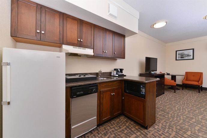 Imagen de los interiores del Hotel Best Western Plus Peoria. Foto 11