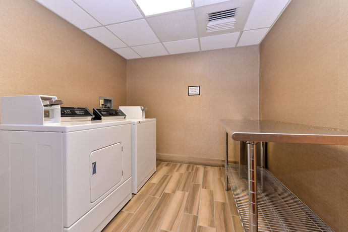 Imagen de los interiores del Hotel Best Western Plus Peoria. Foto 12