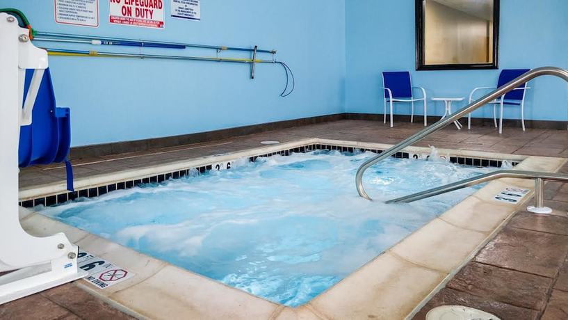 Imagen de la piscina del Hotel Best Western Plus Philadelphia Bensalem. Foto 19