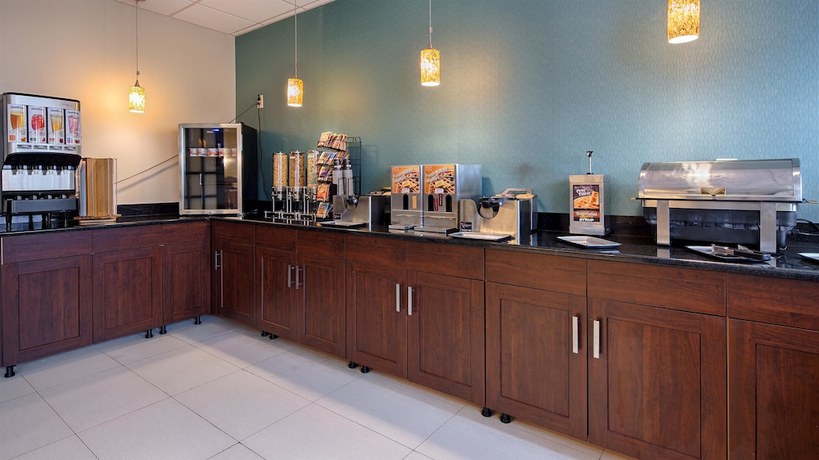 Imagen del bar/restaurante del Hotel Best Western Plus Philadelphia Bensalem. Foto 3