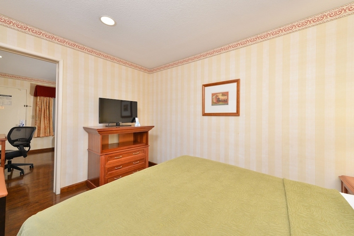 Imagen de la habitación del Hotel Best Western Plus Raffles Inn and Suites. Foto 6