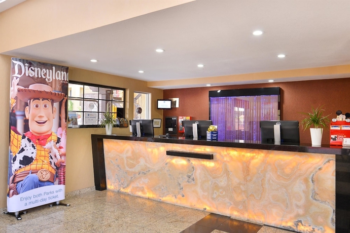 Imagen de los interiores del Hotel Best Western Plus Raffles Inn and Suites. Foto 15