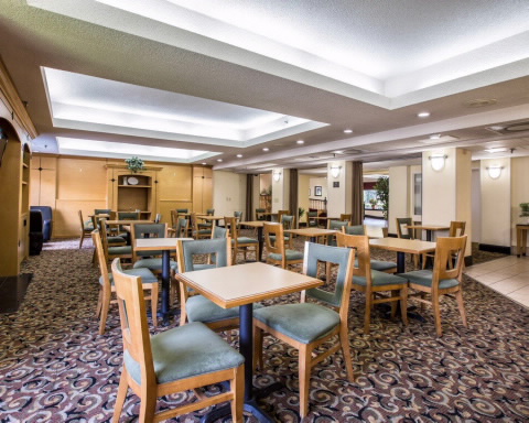 Imagen del bar/restaurante del Hotel Best Western Plus Raleigh Crabtree Valley. Foto 4