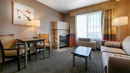 Imagen de la habitación del Hotel Best Western Plus Rama Inn & Suites. Foto 6