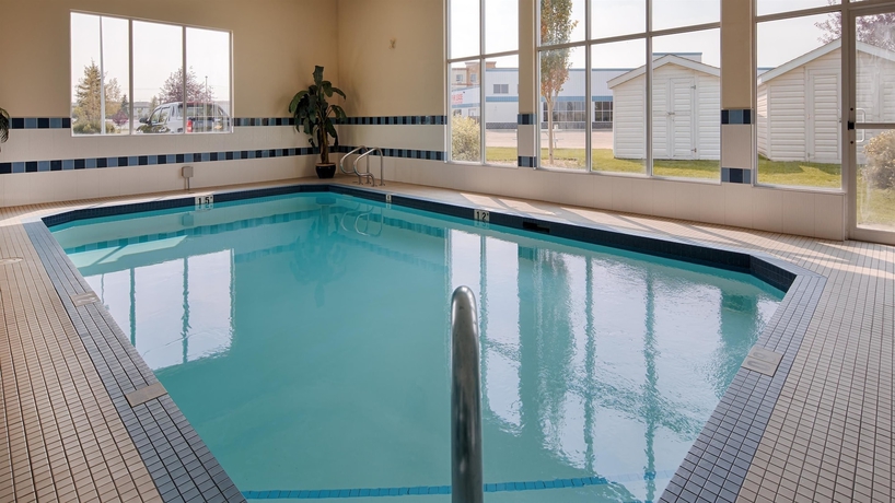 Imagen de la piscina del Hotel Best Western Plus Red Deer Inn and Suites. Foto 17