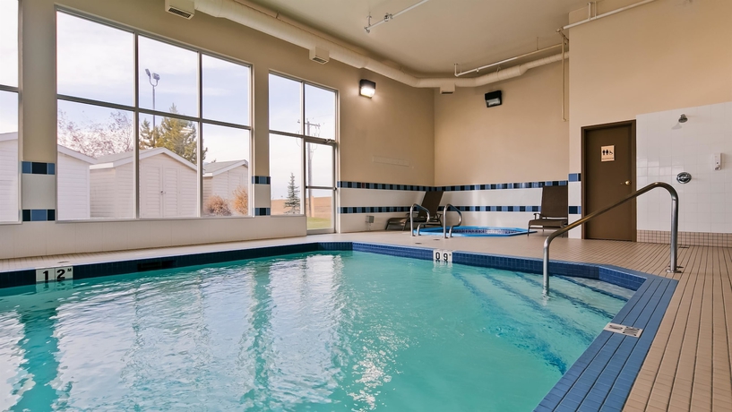 Imagen de la piscina del Hotel Best Western Plus Red Deer Inn and Suites. Foto 19