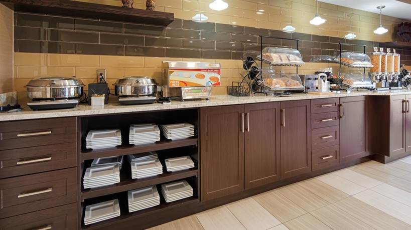 Imagen del bar/restaurante del Hotel Best Western Plus Red Deer Inn and Suites. Foto 2